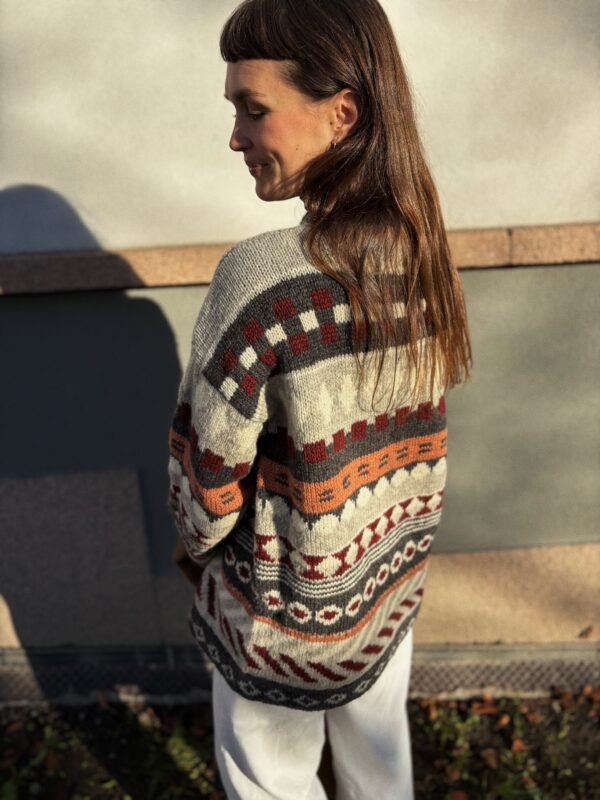 Bjorg sweater - Image 18