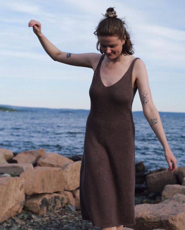 Olden maxi dress and @knitbykling 🤍🌊⁠
⁠
www.witredesign.no⁠
@knitapp⁠
Ravelry